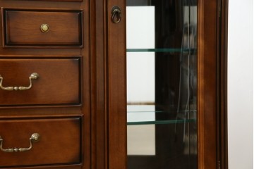 中古　超美品　maruni(マルニ木工)　ブリタニアシリーズ　135　英国クラシックの気品漂う収納力抜群のサイドボード　定価約108万円相当　(R-084443)