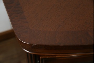 中古　超美品　maruni(マルニ木工)　ブリタニアシリーズ　135　英国クラシックの気品漂う収納力抜群のサイドボード　定価約108万円相当　(R-084443)