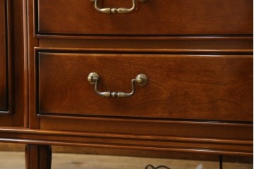 中古　超美品　maruni(マルニ木工)　ブリタニアシリーズ　135　英国クラシックの気品漂う収納力抜群のサイドボード　定価約108万円相当　(R-084443)