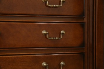 中古　超美品　maruni(マルニ木工)　ブリタニアシリーズ　135　英国クラシックの気品漂う収納力抜群のサイドボード　定価約108万円相当　(R-084443)