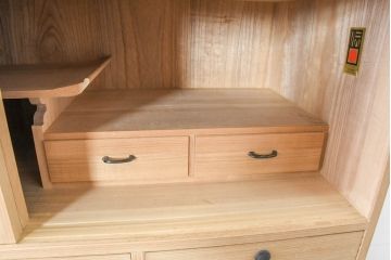 中古　衣装盆付き　上品な金具の意匠が目を引く加茂総桐箪笥(並厚、桐たんす、衣装箪笥、収納箪笥、着物箪笥、引き出し、和タンス、チェスト、バラ売り可能)(R-084444)