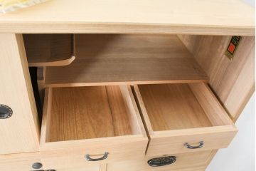 中古　衣装盆付き　上品な金具の意匠が目を引く加茂総桐箪笥(並厚、桐たんす、衣装箪笥、収納箪笥、着物箪笥、引き出し、和タンス、チェスト、バラ売り可能)(R-084444)