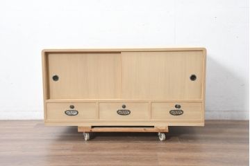 中古　上品な金具の意匠が目を引く加茂総桐箪笥・上段(並厚、桐たんす、ローボード、引き出し、テレビ台、テレビボード、和タンス)(R-084445)