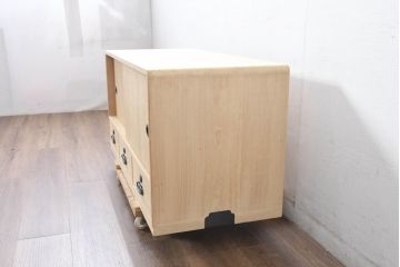 中古　上品な金具の意匠が目を引く加茂総桐箪笥・上段(並厚、桐たんす、ローボード、引き出し、テレビ台、テレビボード、和タンス)(R-084445)