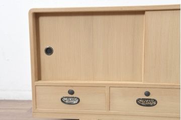中古　上品な金具の意匠が目を引く加茂総桐箪笥・上段(並厚、桐たんす、ローボード、引き出し、テレビ台、テレビボード、和タンス)(R-084445)