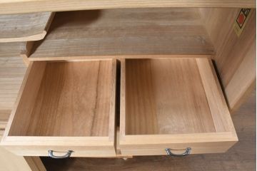 中古　上品な金具の意匠が目を引く加茂総桐箪笥・上段(並厚、桐たんす、ローボード、引き出し、テレビ台、テレビボード、和タンス)(R-084445)