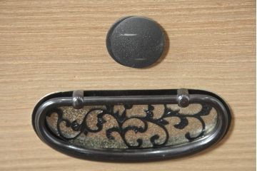 中古　上品な金具の意匠が目を引く加茂総桐箪笥・上段(並厚、桐たんす、ローボード、引き出し、テレビ台、テレビボード、和タンス)(R-084445)