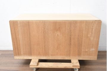 中古　上品な金具の意匠が目を引く加茂総桐箪笥・上段(並厚、桐たんす、ローボード、引き出し、テレビ台、テレビボード、和タンス)(R-084445)