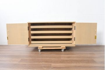 中古　衣装盆付き　上品な金具の意匠が目を引く加茂総桐箪笥・中段(並厚、桐たんす、着物箪笥、和タンス、サイドボード、サイドキャビネット)(R-084446)