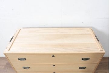 中古　上品な金具の意匠が目を引く加茂総桐箪笥・下段(並厚、桐たんす、衣装箪笥、収納箪笥、和タンス、サイドボード、サイドチェスト)(R-084447)
