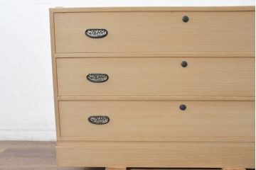 中古　上品な金具の意匠が目を引く加茂総桐箪笥・下段(並厚、桐たんす、衣装箪笥、収納箪笥、和タンス、サイドボード、サイドチェスト)(R-084447)
