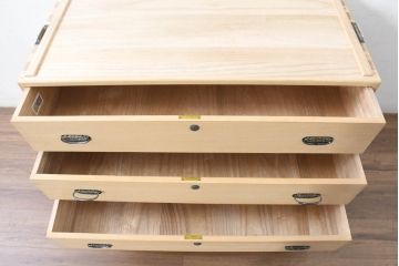 中古　上品な金具の意匠が目を引く加茂総桐箪笥・下段(並厚、桐たんす、衣装箪笥、収納箪笥、和タンス、サイドボード、サイドチェスト)(R-084447)