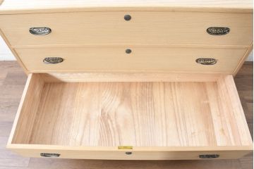 中古　上品な金具の意匠が目を引く加茂総桐箪笥・下段(並厚、桐たんす、衣装箪笥、収納箪笥、和タンス、サイドボード、サイドチェスト)(R-084447)