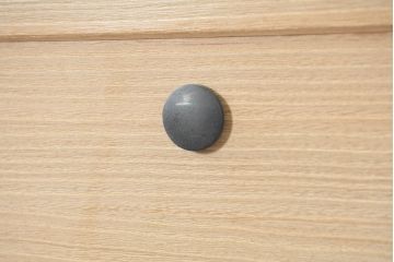 中古　上品な金具の意匠が目を引く加茂総桐箪笥・下段(並厚、桐たんす、衣装箪笥、収納箪笥、和タンス、サイドボード、サイドチェスト)(R-084447)
