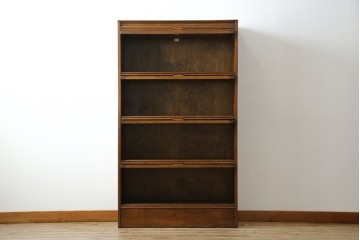 イギリスアンティーク　オーク材　スライド扉(フリップアップ扉)付き!　直線的で重厚感のある佇まいが魅力のブックケース(本箱、カップボード、キャビネット、収納棚、戸棚、英国)(R-084448)