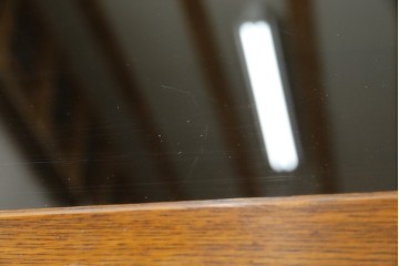 イギリスアンティーク　オーク材　スライド扉(フリップアップ扉)付き!　直線的で重厚感のある佇まいが魅力のブックケース(本箱、カップボード、キャビネット、収納棚、戸棚、英国)(R-084448)