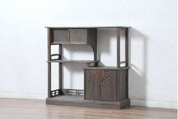 中古　美品　波打つ木目が美しい渋い色味の茶棚(飾り棚、違い棚、収納棚、戸棚)(R-084449)