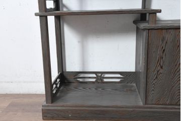 中古　美品　波打つ木目が美しい渋い色味の茶棚(飾り棚、違い棚、収納棚、戸棚)(R-084449)