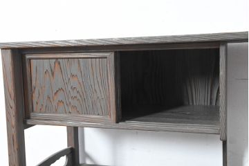 中古　美品　波打つ木目が美しい渋い色味の茶棚(飾り棚、違い棚、収納棚、戸棚)(R-084449)