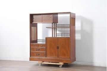 中古　上手物!!　高級デパート取り扱い　国産　職人手作り　欅(ケヤキ)材　職人技が光る凝った作りの茶棚(飾り棚、茶箪笥、収納棚、戸棚、網代)(R-084450)