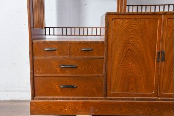 中古　上手物!!　高級デパート取り扱い　国産　職人手作り　欅(ケヤキ)材　職人技が光る凝った作りの茶棚(飾り棚、茶箪笥、収納棚、戸棚、網代)(R-084450)