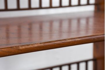 中古　上手物!!　高級デパート取り扱い　国産　職人手作り　欅(ケヤキ)材　職人技が光る凝った作りの茶棚(飾り棚、茶箪笥、収納棚、戸棚、網代)(R-084450)