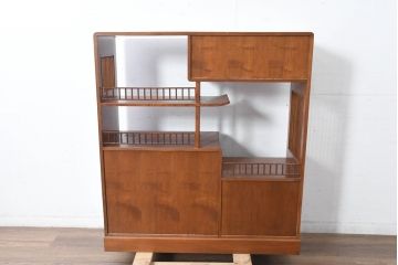 中古　上手物!!　高級デパート取り扱い　国産　職人手作り　欅(ケヤキ)材　職人技が光る凝った作りの茶棚(飾り棚、茶箪笥、収納棚、戸棚、網代)(R-084450)