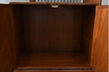 中古　上手物!!　高級デパート取り扱い　国産　職人手作り　欅(ケヤキ)材　職人技が光る凝った作りの茶棚(飾り棚、茶箪笥、収納棚、戸棚、網代)(R-084450)