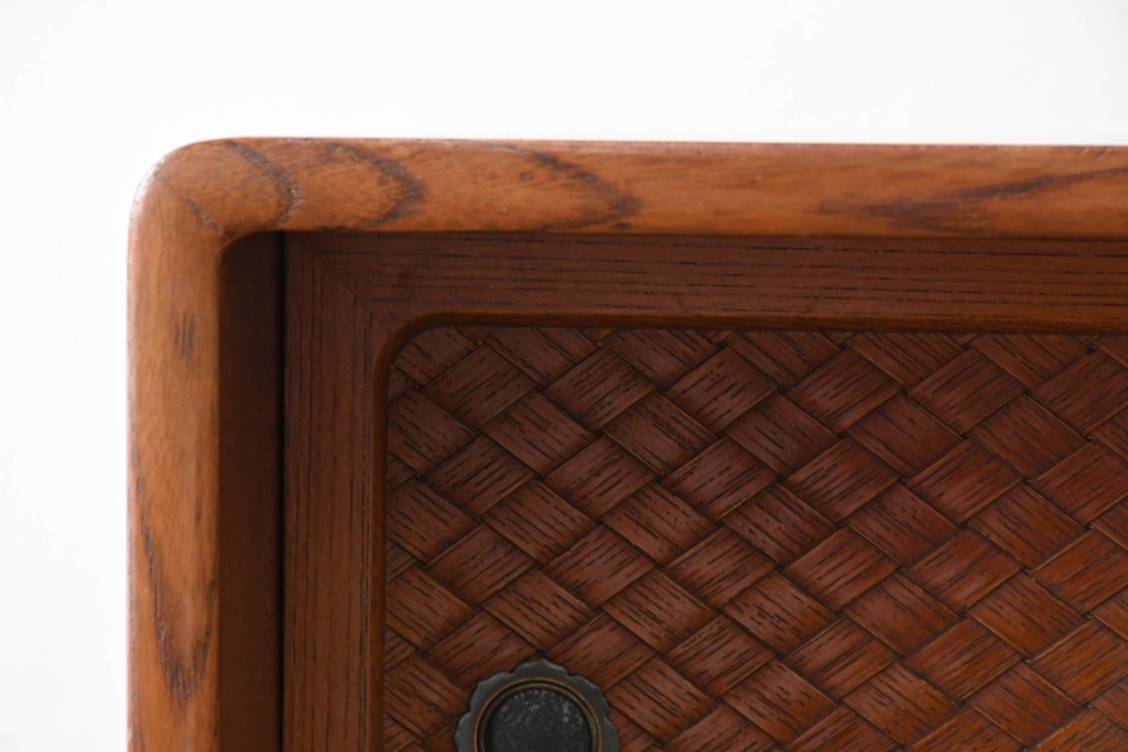 中古　上手物!!　高級デパート取り扱い　国産　職人手作り　欅(ケヤキ)材　職人技が光る凝った作りの茶棚(飾り棚、茶箪笥、収納棚、戸棚、網代)(R-084450)