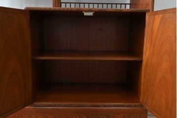 中古　上手物!!　高級デパート取り扱い　国産　職人手作り　欅(ケヤキ)材　職人技が光る凝った作りの茶棚(飾り棚、茶箪笥、収納棚、戸棚、網代)(R-084450)