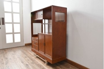 中古　上手物!!　高級デパート取り扱い　国産　職人手作り　欅(ケヤキ)材　職人技が光る凝った作りの茶棚(飾り棚、茶箪笥、収納棚、戸棚、網代)(R-084450)