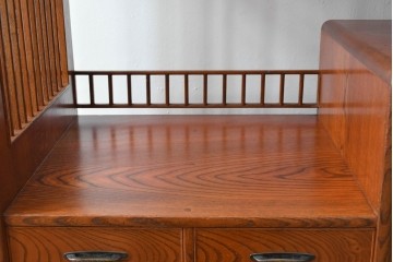 中古　上手物!!　高級デパート取り扱い　国産　職人手作り　欅(ケヤキ)材　職人技が光る凝った作りの茶棚(飾り棚、茶箪笥、収納棚、戸棚、網代)(R-084450)