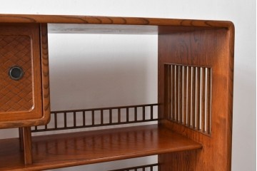 中古　上手物!!　高級デパート取り扱い　国産　職人手作り　欅(ケヤキ)材　職人技が光る凝った作りの茶棚(飾り棚、茶箪笥、収納棚、戸棚、網代)(R-084450)