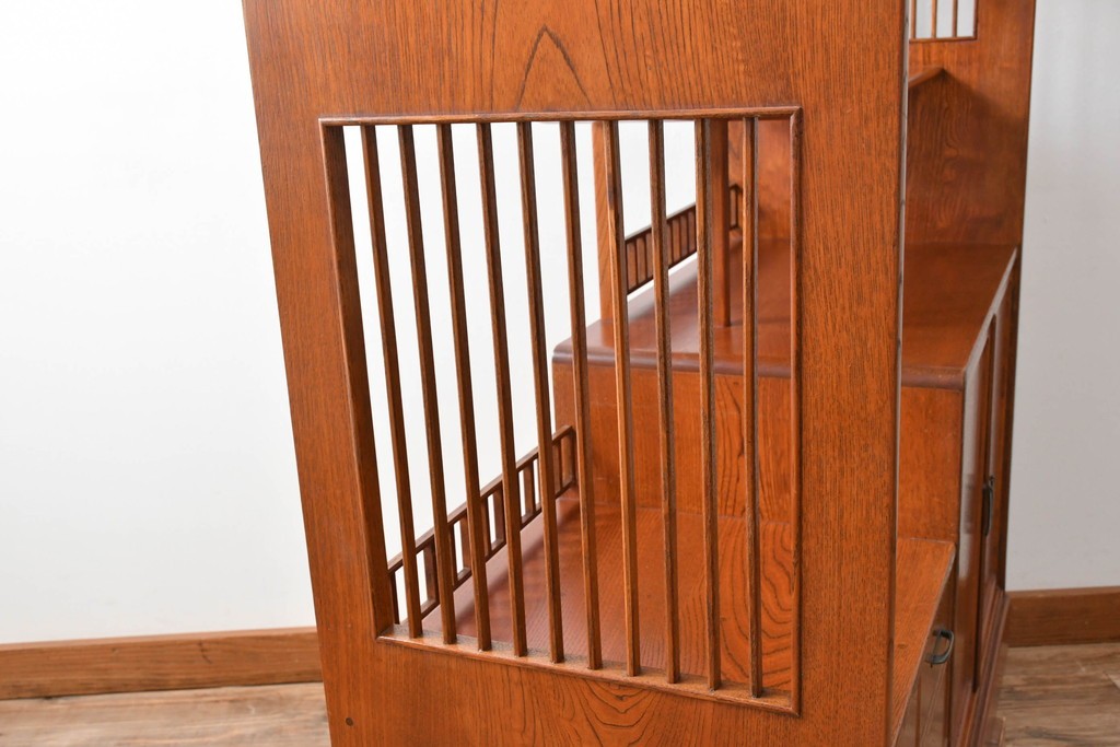 中古　上手物!!　高級デパート取り扱い　国産　職人手作り　欅(ケヤキ)材　職人技が光る凝った作りの茶棚(飾り棚、茶箪笥、収納棚、戸棚、網代)(R-084450)