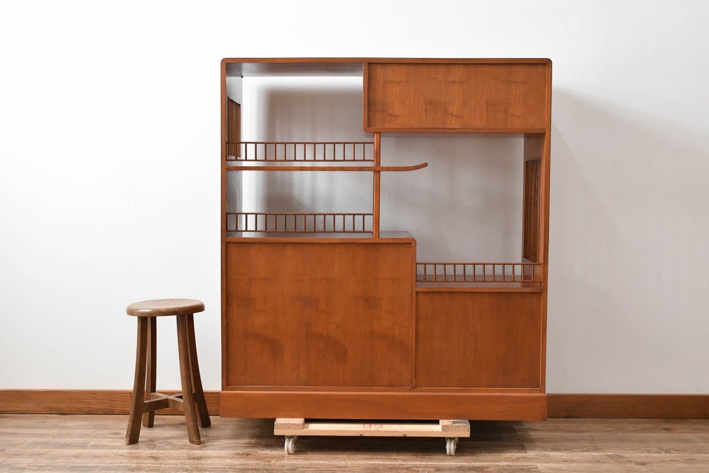 中古　上手物!!　高級デパート取り扱い　国産　職人手作り　欅(ケヤキ)材　職人技が光る凝った作りの茶棚(飾り棚、茶箪笥、収納棚、戸棚、網代)(R-084450)