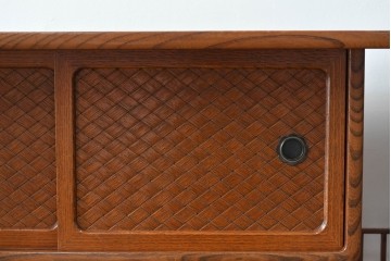 中古　上手物!!　高級デパート取り扱い　国産　職人手作り　欅(ケヤキ)材　職人技が光る凝った作りの茶棚(飾り棚、茶箪笥、収納棚、戸棚、網代)(R-084450)