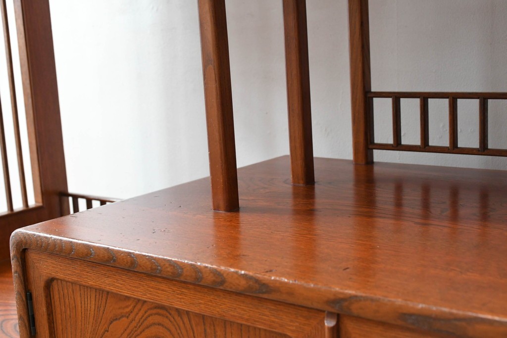 中古　上手物!!　高級デパート取り扱い　国産　職人手作り　欅(ケヤキ)材　職人技が光る凝った作りの茶棚(飾り棚、茶箪笥、収納棚、戸棚、網代)(R-084450)