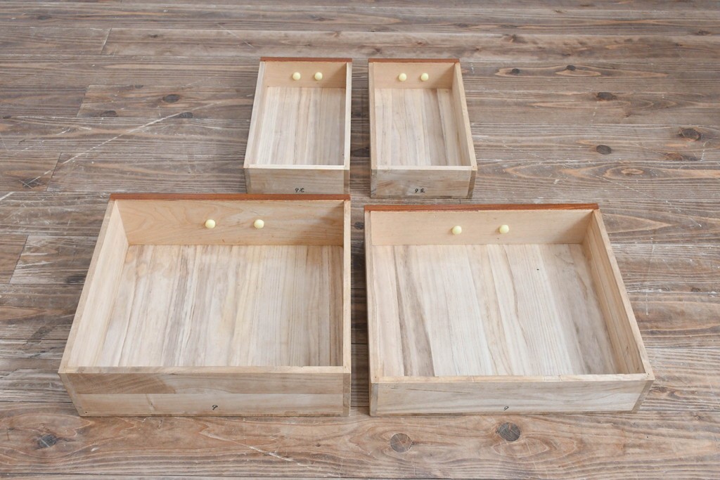 中古　上手物!!　高級デパート取り扱い　国産　職人手作り　欅(ケヤキ)材　職人技が光る凝った作りの茶棚(飾り棚、茶箪笥、収納棚、戸棚、網代)(R-084450)