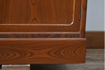 中古　上手物!!　高級デパート取り扱い　国産　職人手作り　欅(ケヤキ)材　職人技が光る凝った作りの茶棚(飾り棚、茶箪笥、収納棚、戸棚、網代)(R-084450)