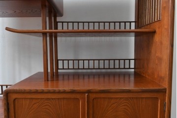 中古　上手物!!　高級デパート取り扱い　国産　職人手作り　欅(ケヤキ)材　職人技が光る凝った作りの茶棚(飾り棚、茶箪笥、収納棚、戸棚、網代)(R-084450)