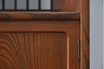 中古　上手物!!　高級デパート取り扱い　国産　職人手作り　欅(ケヤキ)材　職人技が光る凝った作りの茶棚(飾り棚、茶箪笥、収納棚、戸棚、網代)(R-084450)