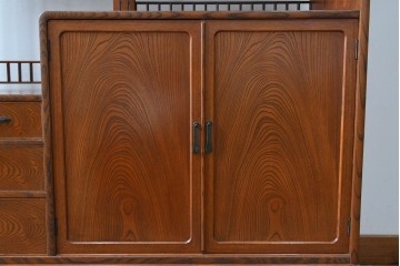 中古　上手物!!　高級デパート取り扱い　国産　職人手作り　欅(ケヤキ)材　職人技が光る凝った作りの茶棚(飾り棚、茶箪笥、収納棚、戸棚、網代)(R-084450)