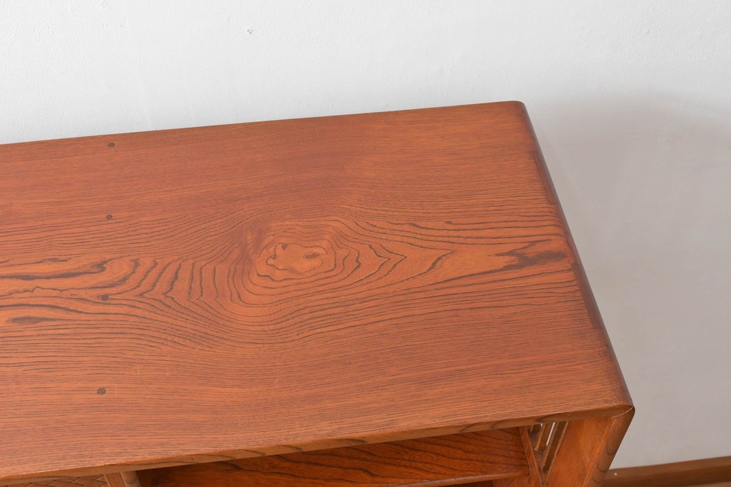 中古　上手物!!　高級デパート取り扱い　国産　職人手作り　欅(ケヤキ)材　職人技が光る凝った作りの茶棚(飾り棚、茶箪笥、収納棚、戸棚、網代)(R-084450)