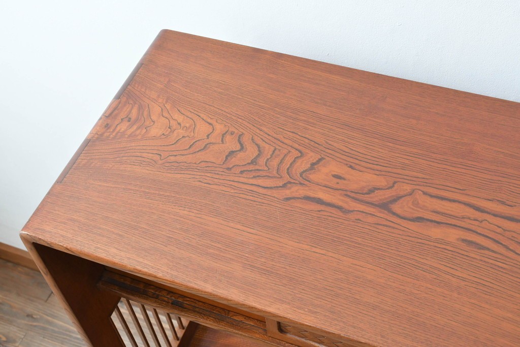 中古　上手物!!　高級デパート取り扱い　国産　職人手作り　欅(ケヤキ)材　職人技が光る凝った作りの茶棚(飾り棚、茶箪笥、収納棚、戸棚、網代)(R-084450)