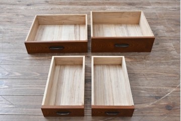 中古　上手物!!　高級デパート取り扱い　国産　職人手作り　欅(ケヤキ)材　職人技が光る凝った作りの茶棚(飾り棚、茶箪笥、収納棚、戸棚、網代)(R-084450)