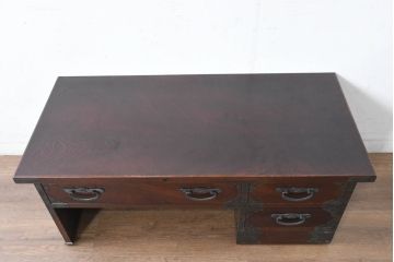 中古　美品　欅(ケヤキ)材　民芸　引手金具の細やかな意匠が目を引く文机(座卓、片袖机、座机、ローテーブル、ワークデスク、在宅ワーク、在宅用)(R-084451)