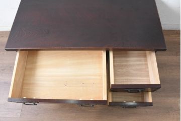 中古　美品　欅(ケヤキ)材　民芸　引手金具の細やかな意匠が目を引く文机(座卓、片袖机、座机、ローテーブル、ワークデスク、在宅ワーク、在宅用)(R-084451)