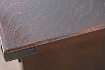 中古　美品　欅(ケヤキ)材　民芸　引手金具の細やかな意匠が目を引く文机(座卓、片袖机、座机、ローテーブル、ワークデスク、在宅ワーク、在宅用)(R-084451)