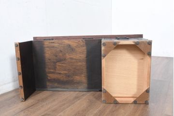 中古　美品　欅(ケヤキ)材　民芸　引手金具の細やかな意匠が目を引く文机(座卓、片袖机、座机、ローテーブル、ワークデスク、在宅ワーク、在宅用)(R-084451)