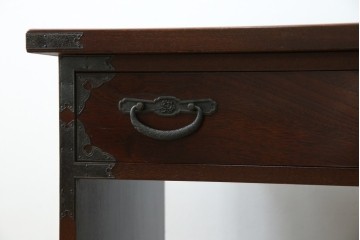 中古　美品　欅(ケヤキ)材　民芸　引手金具の細やかな意匠が目を引く文机　(R-084451)